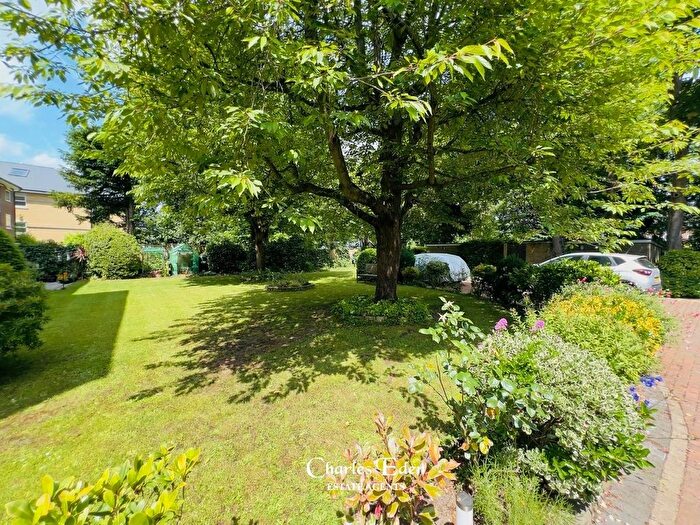 2 Bedroom Flat For Sale In The Avenue, Beckenham, BR3