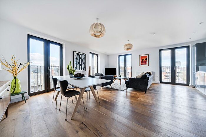 2 Bedroom Flat For Sale In French Yard, Bristol, BS1