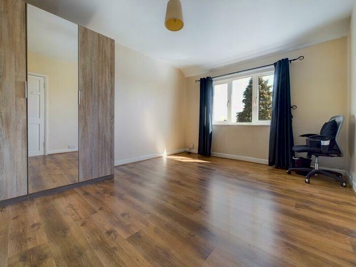 3 Bedroom Semi-Detached House For Sale In Glyn Farm Road, Quinton, B32