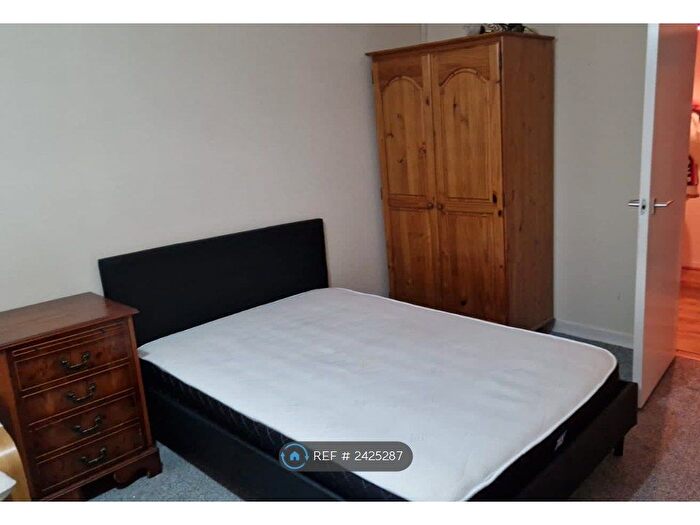 2 Bedroom Flat To Rent In Eglinton Court, Glasgow, G5