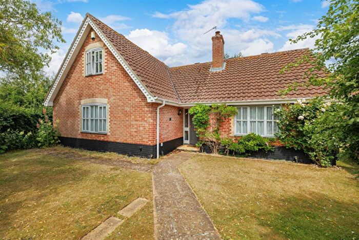 3 Bedroom Detached House For Sale In Holmere Drive, Halesworth, IP19
