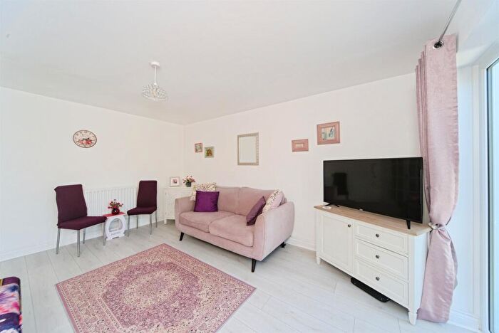 4 Bedroom Detached House For Sale In Rotherfield Avenue, Eastbourne, BN23