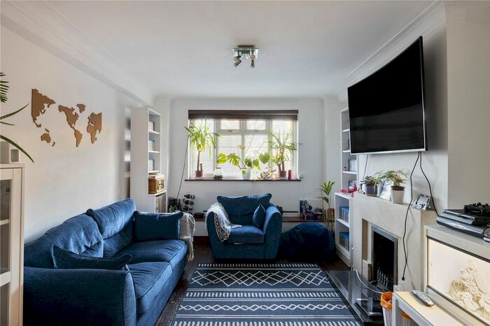 2 Bedroom Flat To Rent In Streatham High Road, London SW16