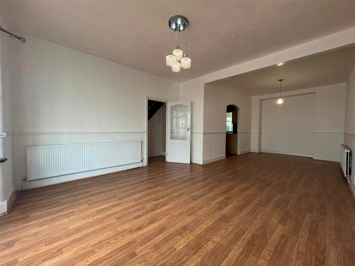 5 Bedroom Terraced House To Rent In Castleton Road, Goodmayes, Ilford, IG3