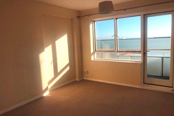 3 Bedroom Flat To Rent In The Gateway, Dover, CT16