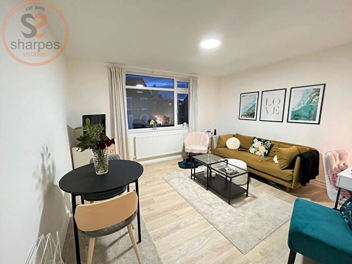 1 Bedroom Flat To Rent In Marion Court, Griffiths Road, Wimbledon, London, SW19