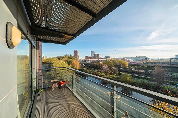 2 Bedroom Flat To Rent In Whitehall Waterfront, Riverside Way, Leeds, LS1