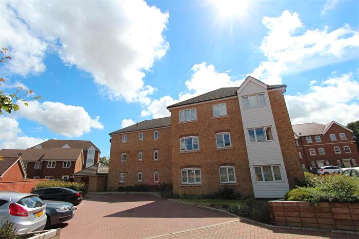 2 Bedroom Flat To Rent In Easton Drive, Sittingbourne, ME10