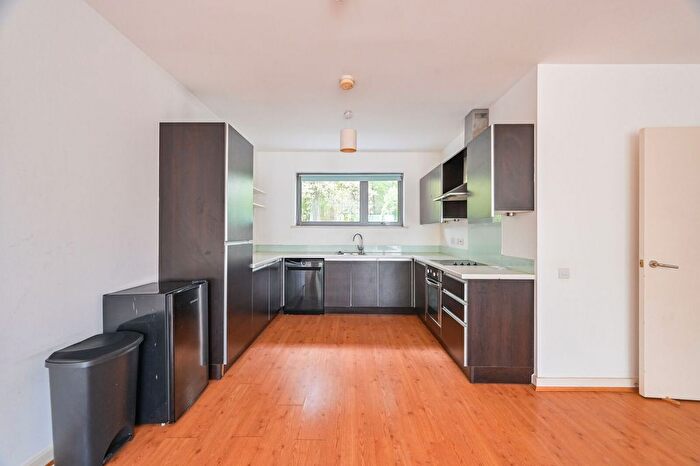 2 Bedroom Flat For Sale In Wick Lane, Bow, London, E3