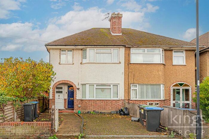 2 Bedroom Maisonette For Sale In Russell Road, Enfield, EN1