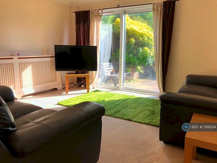 2 Bedroom Semi-Detached House To Rent In Hallett Walk, Canterbury, CT1