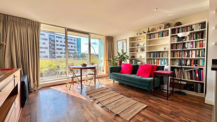 2 Bedroom Flat For Sale In Basin Approach, London, E16