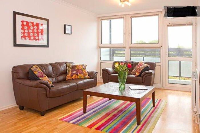 2 Bedroom Flat To Rent In Rosenau Road, London, SW11