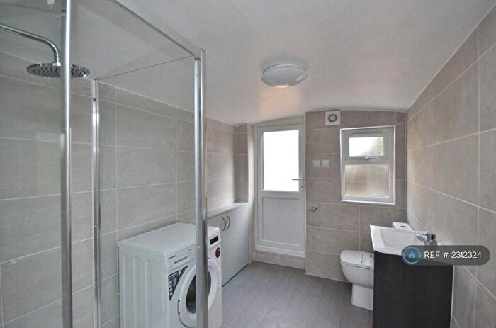 4 Bedroom Semi-Detached House To Rent In Denzil Road, Guildford, GU2