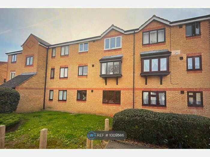 1 Bedroom Flat To Rent In Danbury Crescent, South Ockendon, RM15