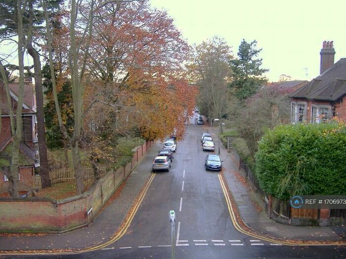 2 Bedroom Penthouse To Rent In Avenue Road, St Albans, AL1