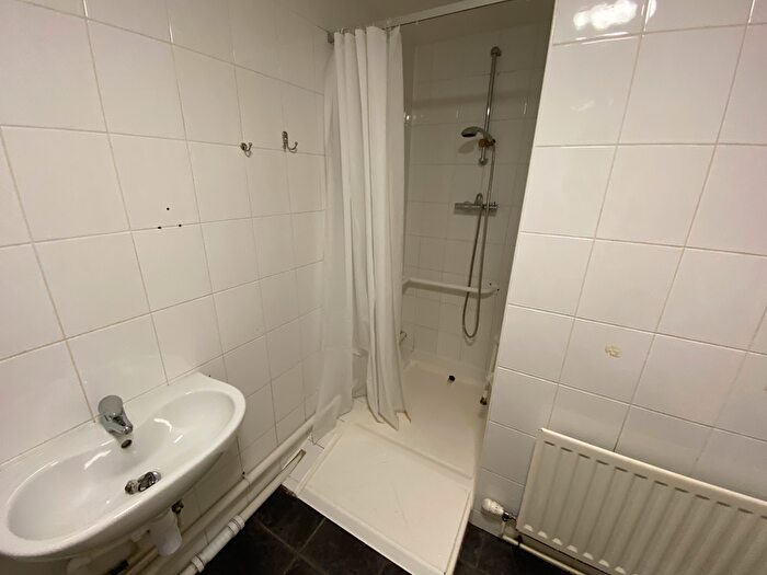 1 Bedroom Studio To Rent In Flat, Westmount, - Clarendon Road, LS2
