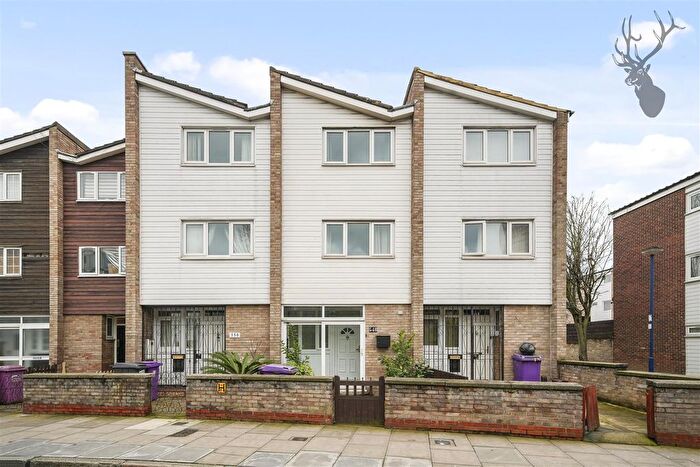 3 Bedroom Property For Sale In Old Ford Road, Bow, E3