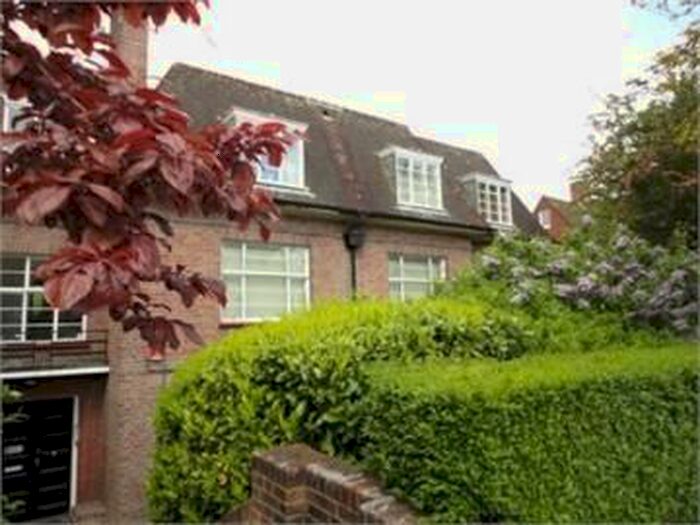 3 Bedroom Flat To Rent In Falloden Court, Brookland Rise, Hampstead Garden Suburb, NW11