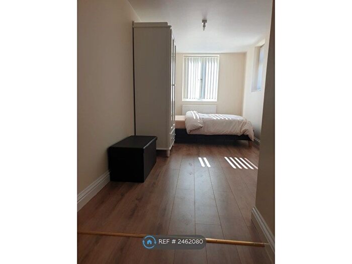 Studio To Rent In Boundary Avenue, Rushden, NN10