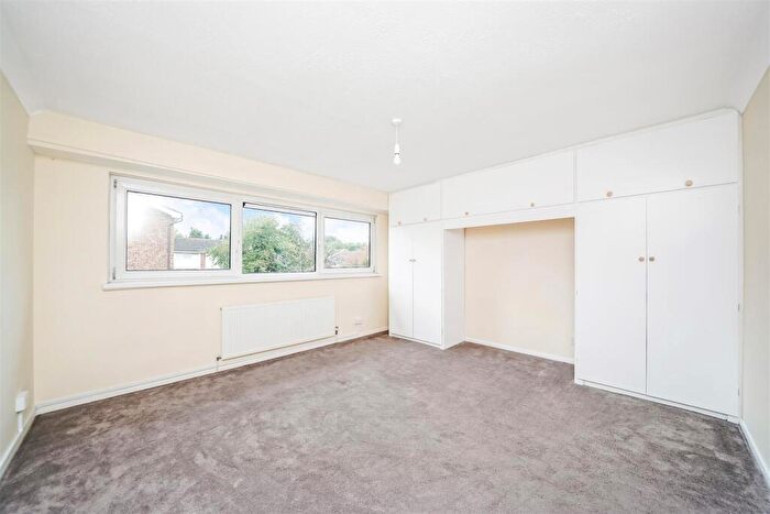 4 Bedroom Terraced House To Rent In St. Egbert's Way, North Chingford, E4