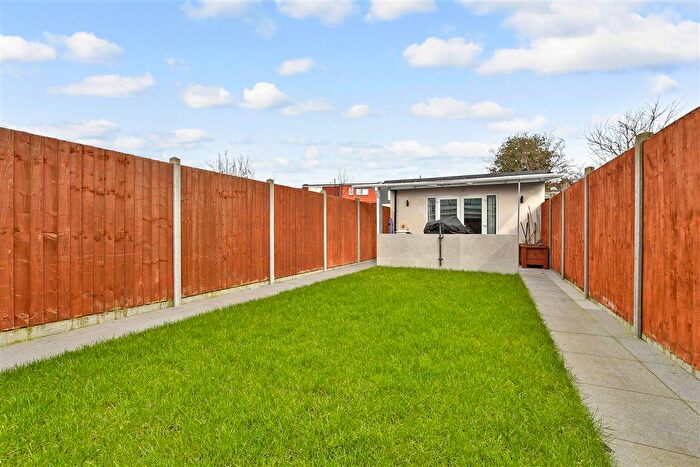 4 Bedroom Terraced House For Sale In Meopham Road, Mitcham, Surrey, CR4