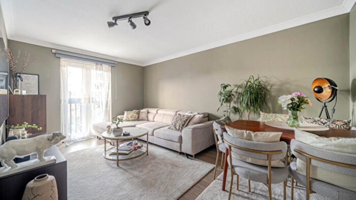 1 Bedroom Flat For Sale In Chopwell Close, London, E15