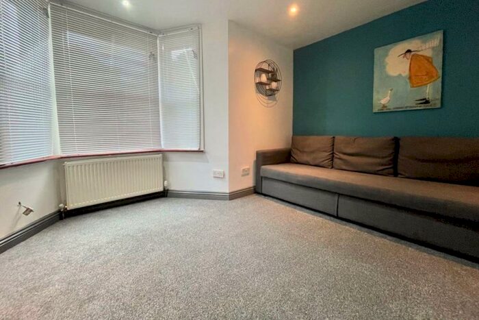 Studio To Rent In Stoke Road, SL2
