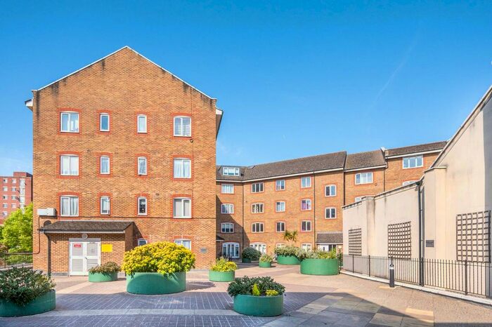 2 Bedroom Flat To Rent In Church Road, Acton, London, W3