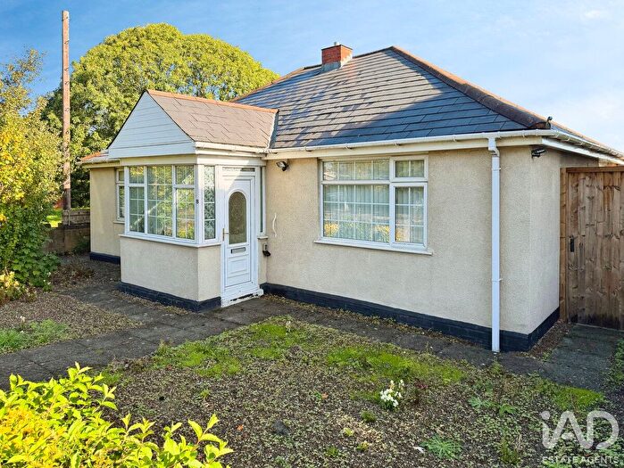 2 Bedroom Bungalow For Sale In Wilkinson Avenue, Bilston, WV14