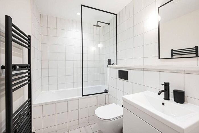 1 Bedroom Flat For Sale In Mile End Road, Tower Hamlets, London, E1