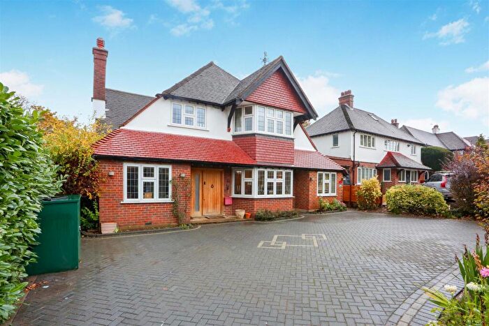 5 Bedroom Detached House For Sale In Chiltern Road, Sutton, SM2
