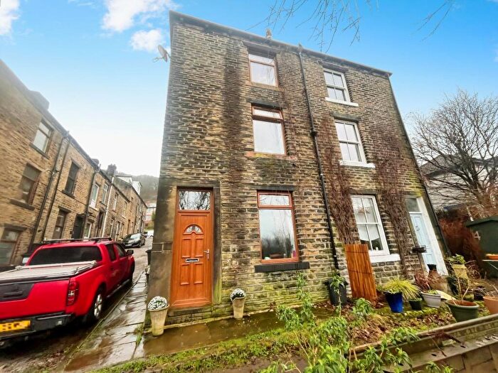 3 Bedroom End Of Terrace House For Sale In Railway View, Hebden Bridge, HX7