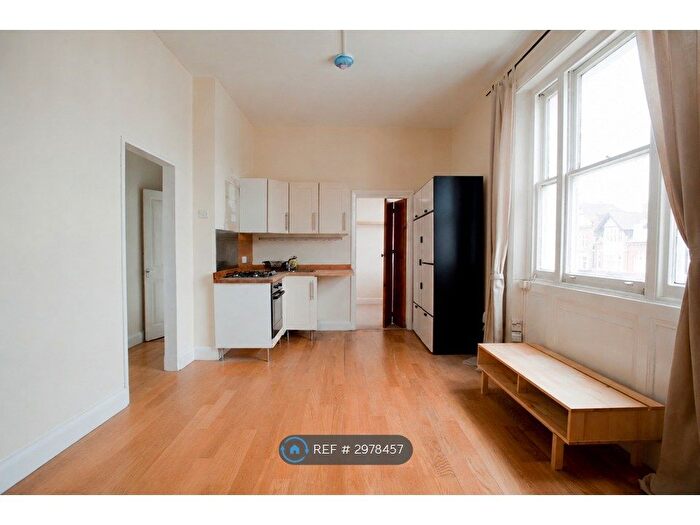 Studio To Rent In Uxbridge Road, London, W12