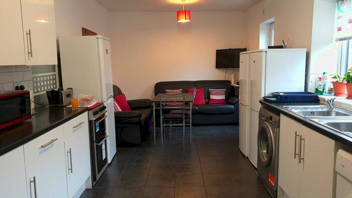 6 Bedroom End Of Terrace House To Rent In Kirkby Street, Lincoln, LN5