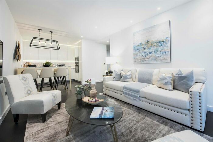 2 Bedroom Flat To Rent In Charles Clowes Walk, Nine Elms, London, SW11