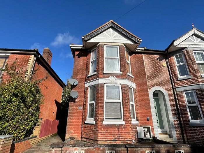 2 Bedroom Flat To Rent In Waterloo Road, SO15