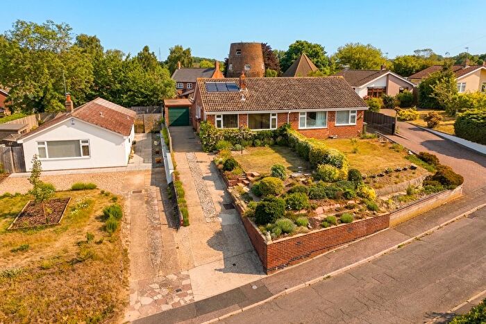 2 Bedroom Semi Detached Bungalow For Sale In Hampton Avenue, Thurlton, Norwich, NR14