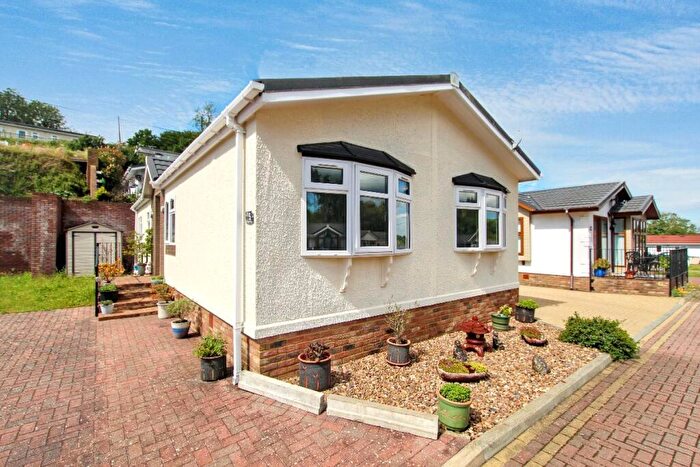 2 Bedroom Park Home For Sale In Meadow View, Pilgrims Retreat, Maidstone, ME17
