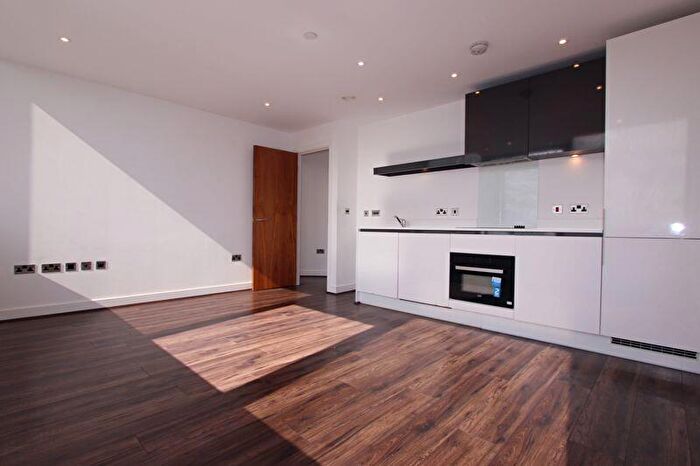 1 Bedroom Flat To Rent In Th Floor, Churchill Place, Churchill Way, Basingstoke, RG21