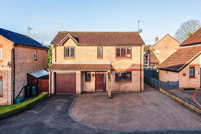 4 Bedroom Detached House For Sale In Malvern Close, Kettering, NN16