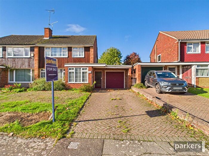3 Bedroom Semi Detached House For Sale In Carlton Close, Woodley, Reading, Berkshire, RG5