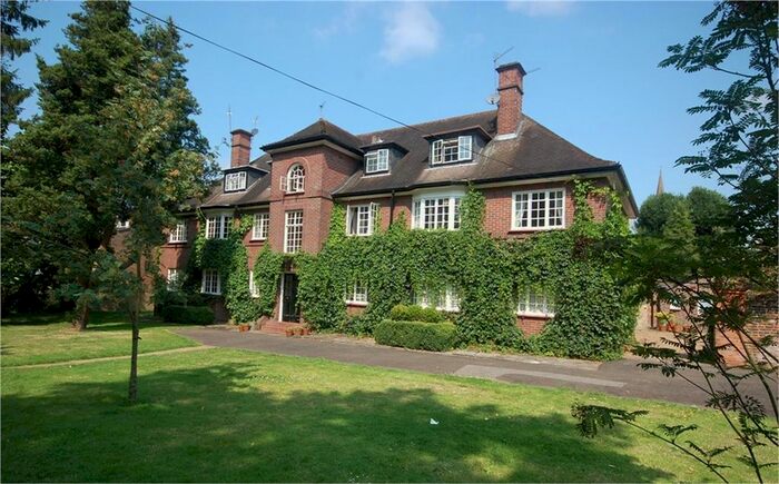 3 Bedroom Flat To Rent In Castle Way, Feltham, TW13