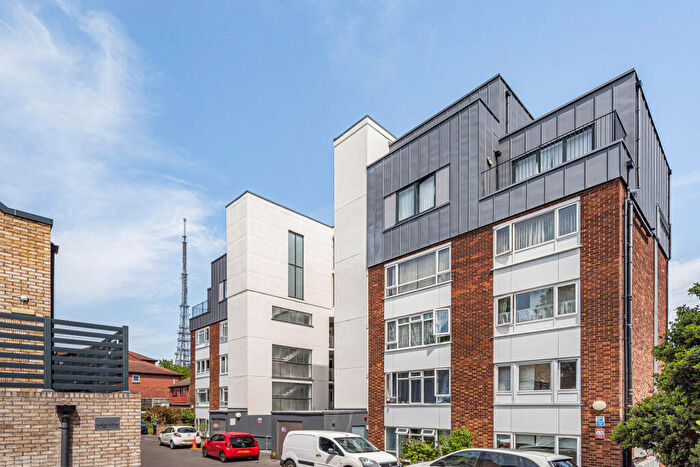1 Bedroom Apartment For Sale In South Norwood Hill, London, SE25