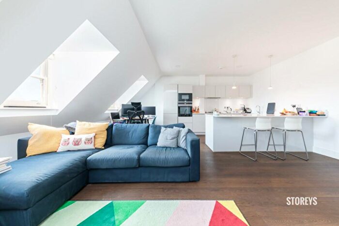 3 Bedroom Apartment To Rent In Kingsland Road, Shoreditch, London, E2