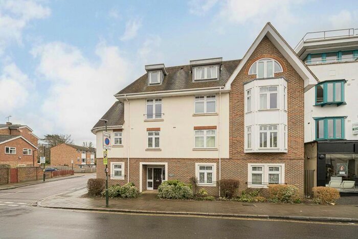 2 Bedroom Flat To Rent In Tower Road, Twickenham, TW1