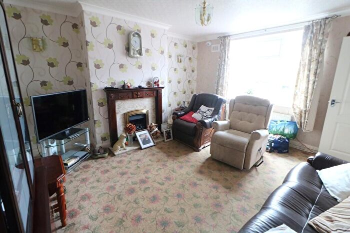 3 Bedroom End Of Terrace House For Sale In Greno View Road, High Green, Sheffield, S35
