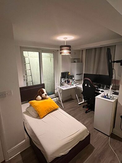 Studio To Rent In Middleton Road, London, E8