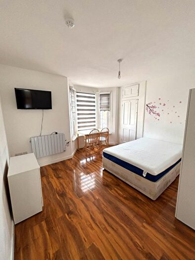 Studio To Rent In Nags Head Road, EN3