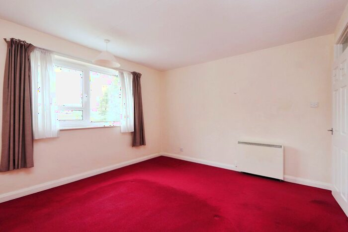 2 Bedroom Flat For Sale In Hallamshire Road, Sheffield, South Yorkshire, S10